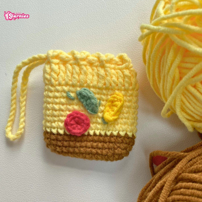 Hand-crocheted delicious pizza Bluetooth headphone bag