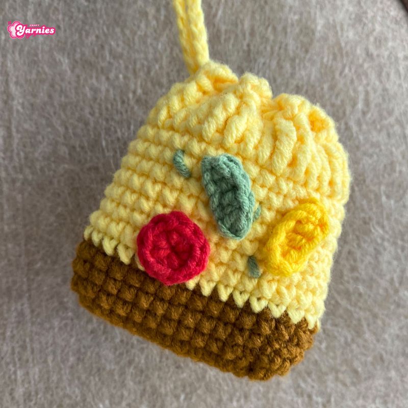 Hand-crocheted delicious pizza Bluetooth headphone bag